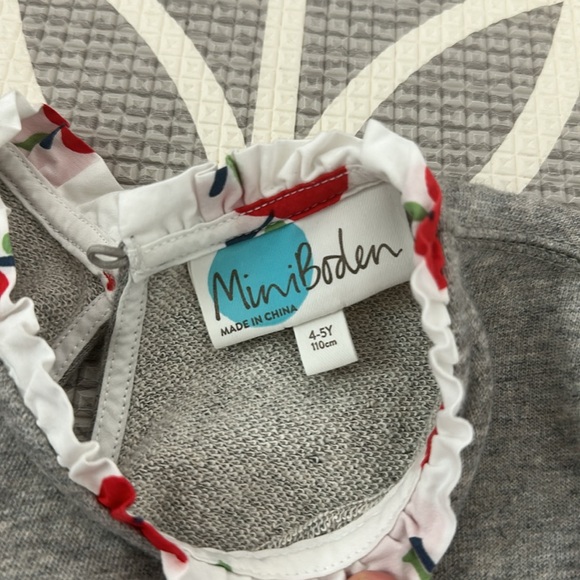 Mini Boden - Charming Gray and White Dress with Red Apple Design - Picture 2 of 5